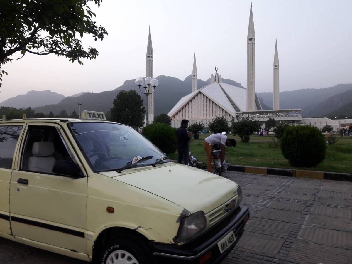 Faisal Mosque and a typical taxi in Islamabad, Pakistan