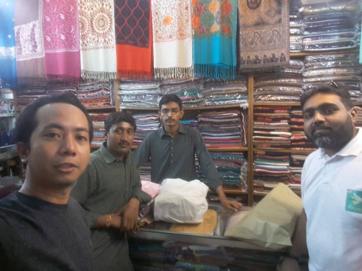 The author with Azwan from Bangladesh buying souvenirs in Islamabad